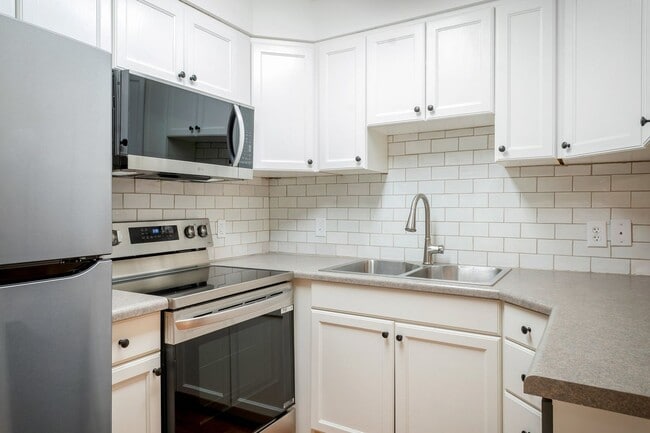 Building Photo - Top Floor Provo condo w private balcony Unit 10,