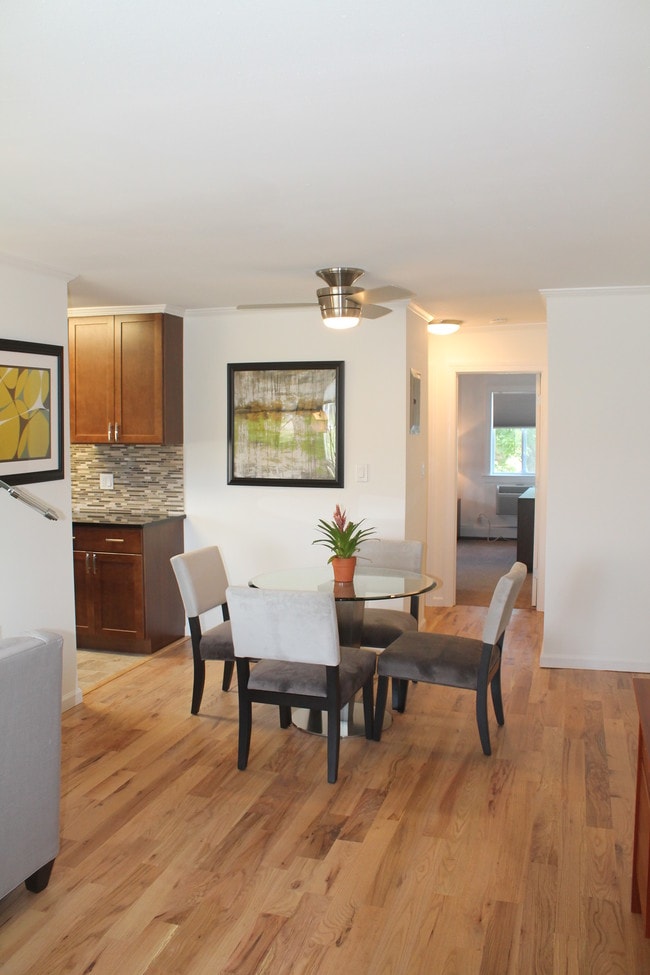 Mayfair Gardens Apartments Commack, NY