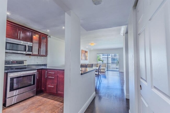 Building Photo - 3000 Sunrise Lakes Dr E Unit 322 Rental