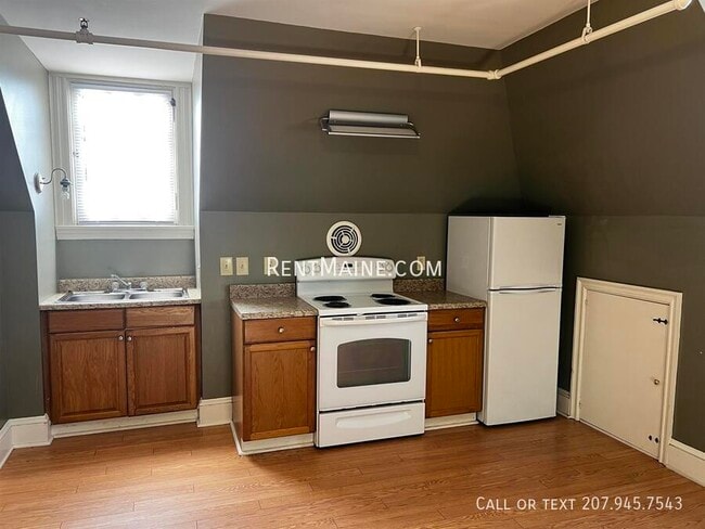 Building Photo - 145 Union St Unit 14