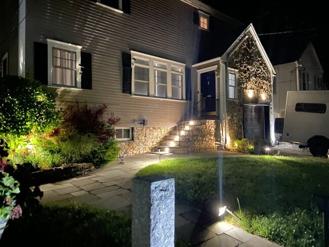Building Photo - Spacious 5 Bed 2 Full Bath Rental