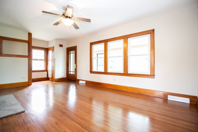 Photo - 472 Shasta Dr