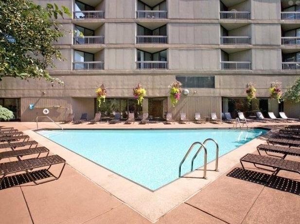 Photo - 760 N Dearborn St