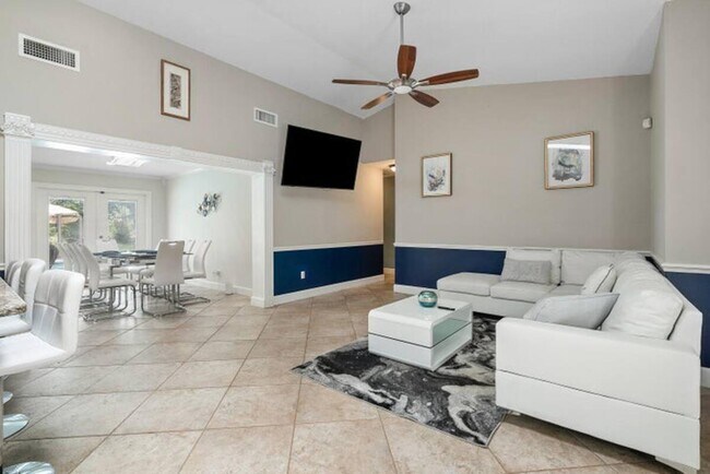 Photo - 166 Old Country Rd S