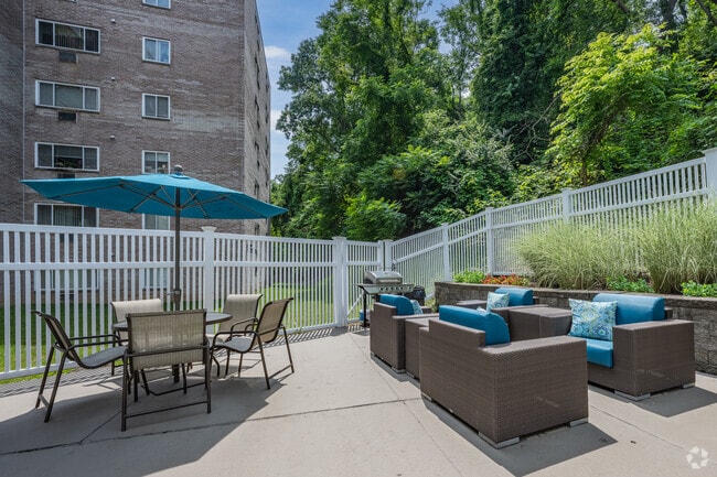 Pool Seating - Pleasant Hills