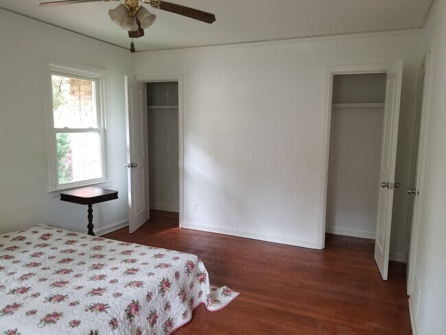 2079 Honeysuckle Ln SW