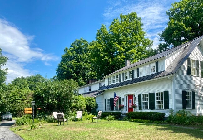 Front/Street Vies - 80 College St Unit Artful Lodging 1st Floor