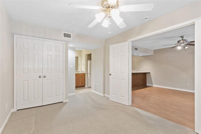 Photo - 7685 Northcross Dr Unit 423