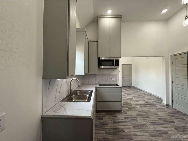 Photo - 8 Miller Ave