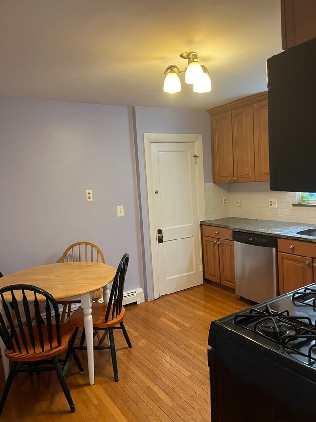 Building Photo - 201 Trapelo Rd Unit 2BR 2BA in Cushing Sq, Belmont, MA