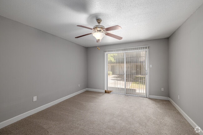 2BR 2BA 1000 SF: Primary Bedroom