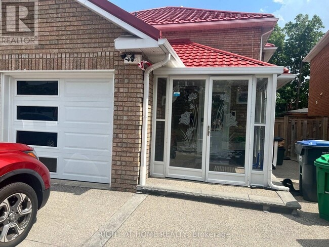 Photo - 272 Nahani Way