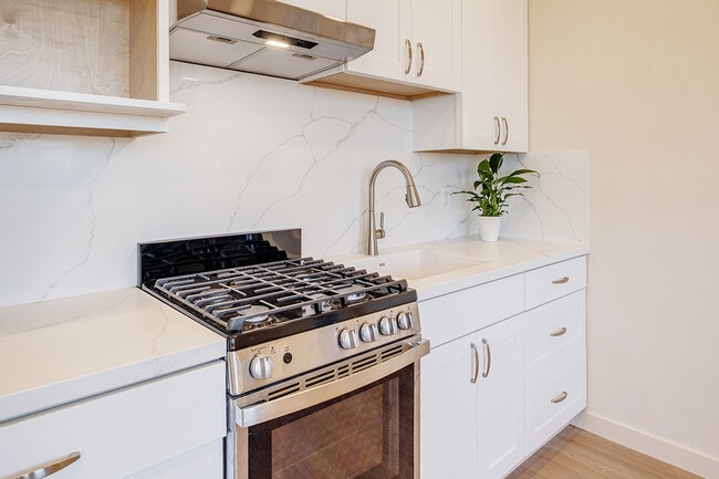 Photo - 2101 Baker St Unit 14