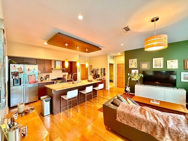 Building Photo - 1600 Barton Springs Rd Rental