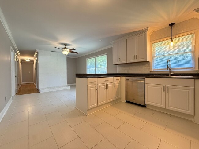 Photo - 2700 Charlwood Dr