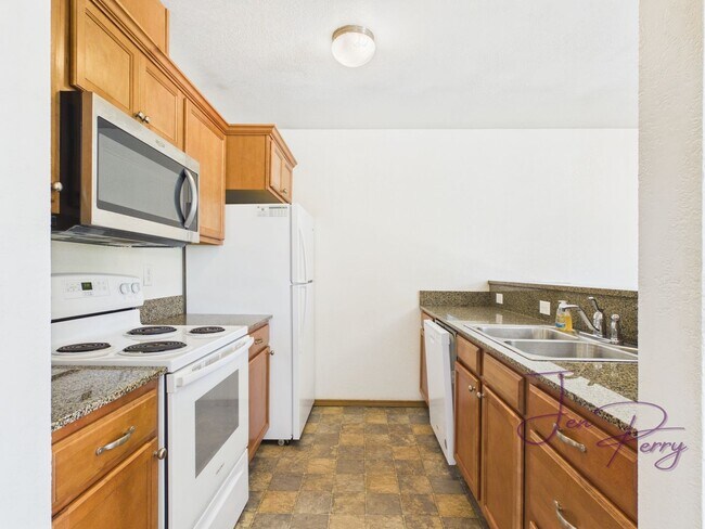 5747 Fallbrook Ln Unidad 202