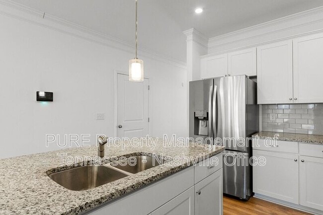 Photo - 932 Millstream Dr