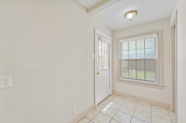 Photo - 1637 Castle Ct