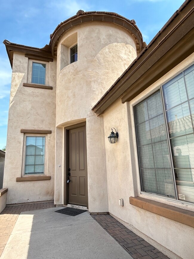Photo - 300 W Wisteria Pl