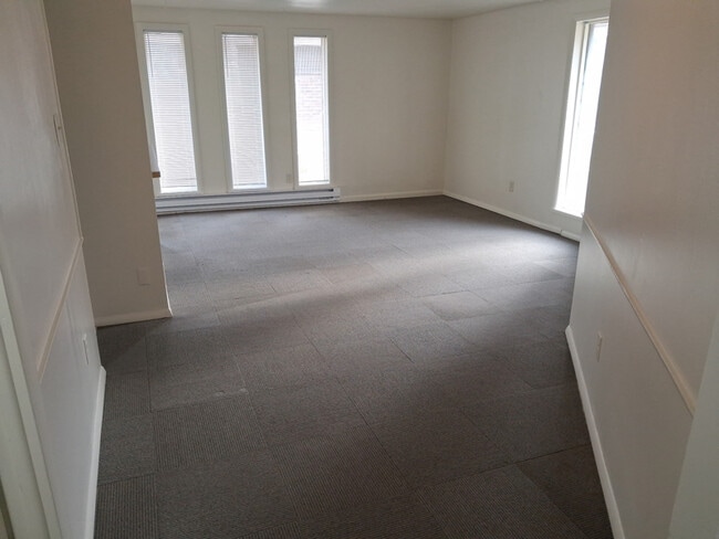 Building Photo - 4944 Old Maysville Rd