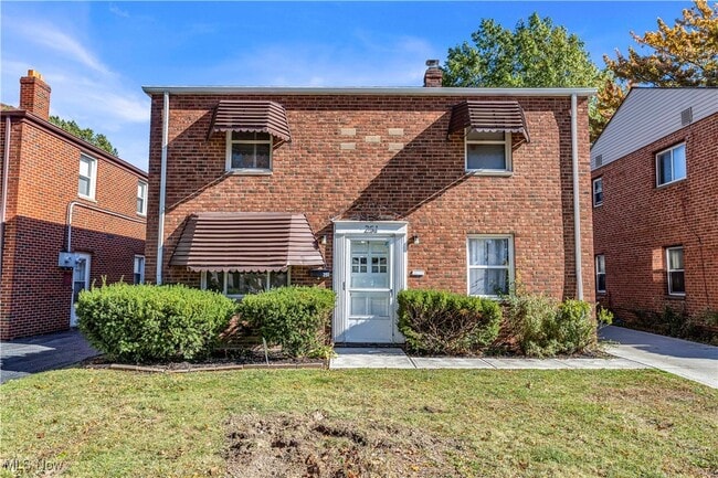 Building Photo - 251 E 200th St Unit 1/DN