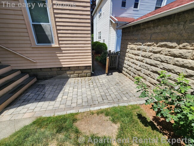 Building Photo - 47 Springfield St Unit #2