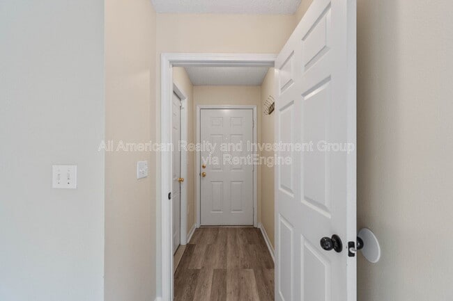 Photo - 104 Hydac Rd