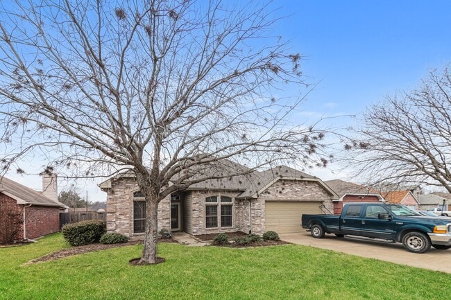 Photo - $1,795 4 Bed/2 Bath/2 Garage Ready for Move-in Forney Home in Eastwood Estates