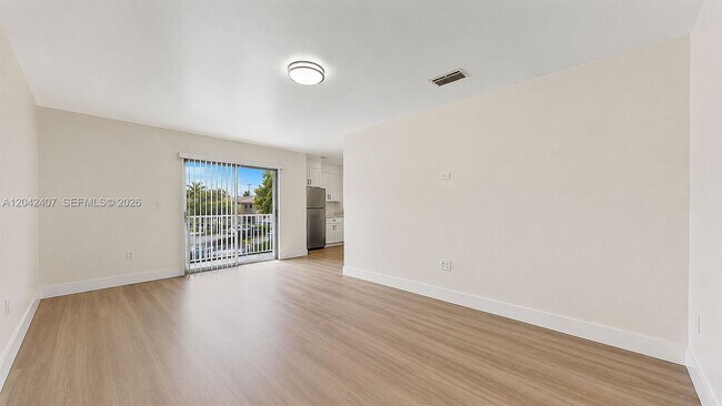 1670 W 42nd St Unit 1672