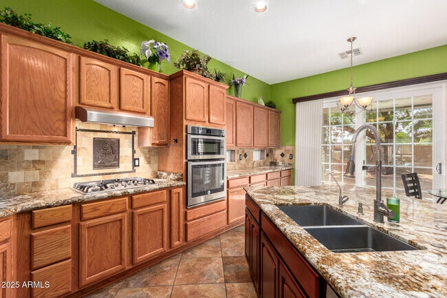 Building Photo - 2520 S Dragoon Dr Rental
