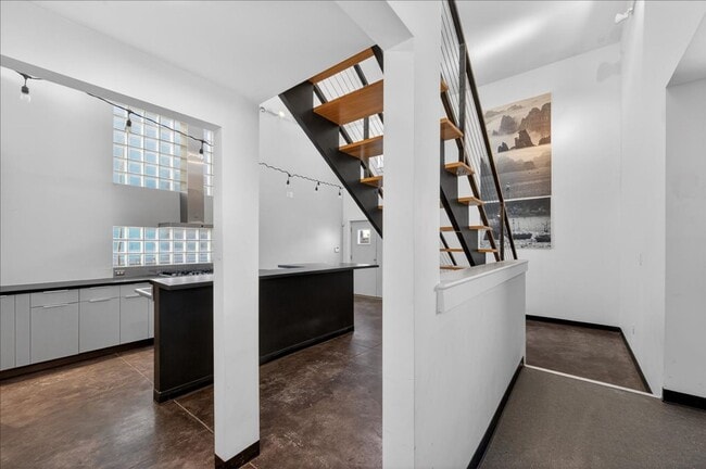 Photo - 1960 Bellefontaine St Unit 1960 North Bellefontaine Street