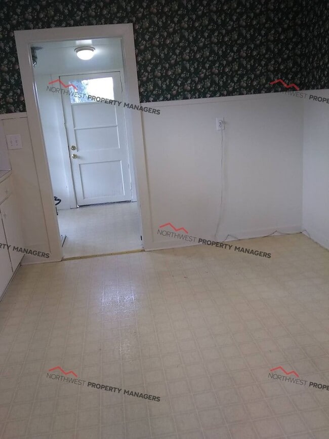 Photo - STATUS: AVAILABLE   | R168E| $1095