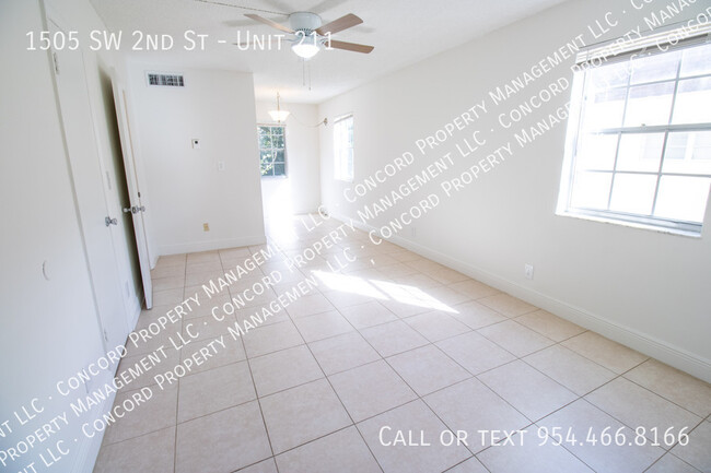 Photo - 1505 SW 2nd St Apartamento Unidad 211