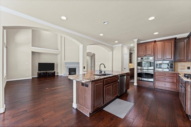 Photo - 10 Cayuga Pond Ct