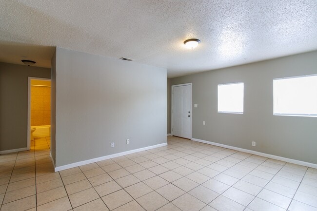 Photo - 6213 Commodore Dr