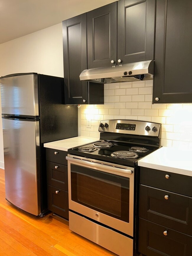 Photo - Renovated 1BD/1BA in charming brick cottages Unidad 3603