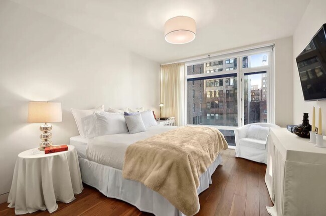 Photo - 151 W 21st St Unit 7D