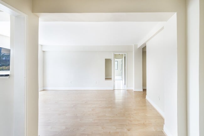 Photo - 3901 Tunlaw Rd NW Unit 204