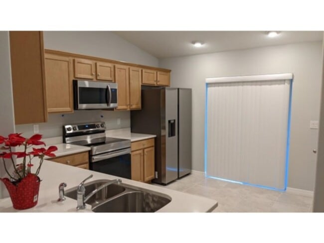 Photo - Spacious 4 bedroom/2 bath/ 2 car garage Duplex. www.WeRentSunshine.com