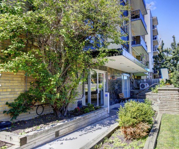 Photo - 440 Winona Drive