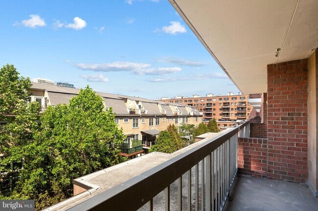 Photo - 200-10-210 Lombard St Unit 533