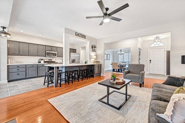 Photo - 701 SW Maidstone Ave