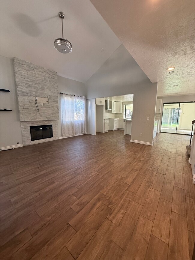 Photo - 15831 Nan Ave