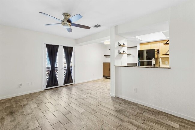 Building Photo - 3627 Menchaca Rd Unit 116 Rental