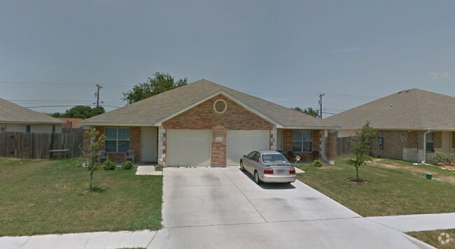 Building Photo - AVAILABLE NOW! Unit 4009 Cambridge Drive -  A Rental