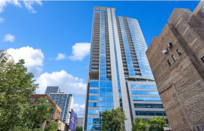 Building Photo - 303 W Ohio St Unit Silver Tower Rental