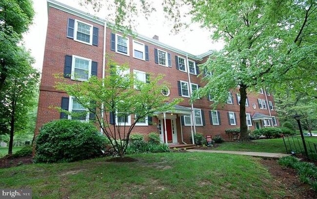 Building Photo - 2934 S Columbus St Unit C-1 Rental