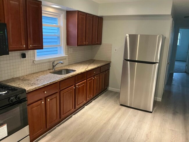 Photo - 10 W Grand St Unit 2