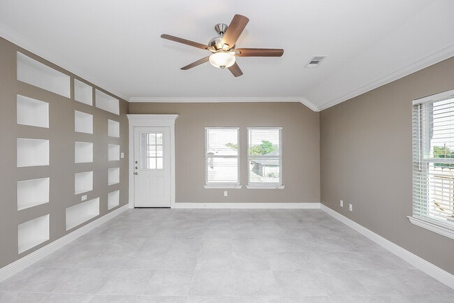Photo - 811 N Ridge Dr