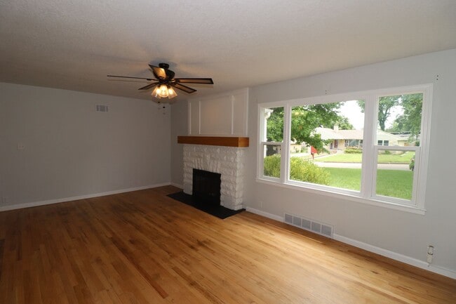 Photo - 210 W Vine St